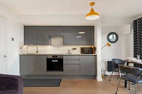 2 Beach Court - Direct Beach Access Sea Views