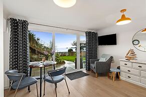 2 Beach Court - Direct Beach Access Sea Views