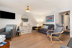 2 Beach Court - Direct Beach Access Sea Views