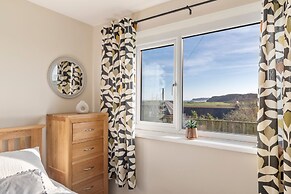 Gorse Cottage - Sea Views Village Centre