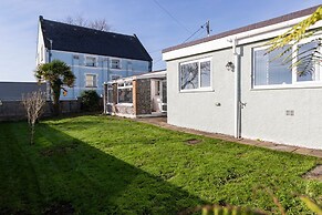 Gorse Cottage - Sea Views Village Centre