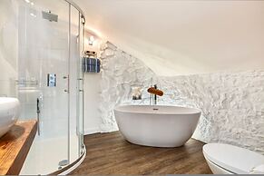 Blue Horizon - Spectacular Coastal Views