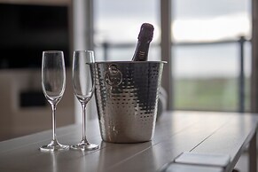 Blue Horizon - Spectacular Coastal Views