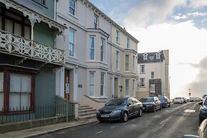 Sherbourne House - Seaside Apartment