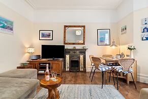 Sherbourne House - Seaside Apartment