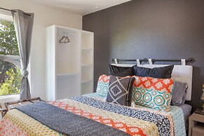 Bedroom in Home 7 Miles from Downtown