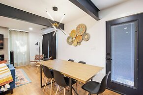 Bedroom in Home 7 Miles from Downtown