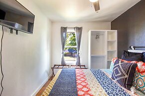 Bedroom in Home 7 Miles from Downtown