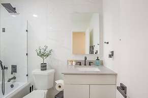 Bedroom in Home 7 Miles from Downtown