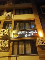 Opera Wall Suite