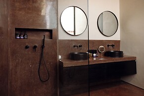 Five Stories Villa By SUOM