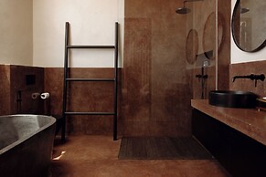 Five Stories Villa By SUOM