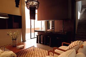 Five Stories Villa By SUOM