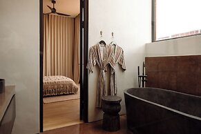 Five Stories Villa By SUOM