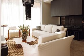 Five Stories Villa By SUOM