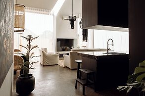 Five Stories Villa By SUOM