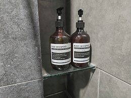 Neu Suites by Manhattan Group