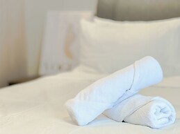 Neu Suites by Manhattan Group