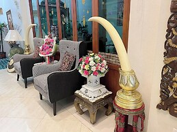Kokhaburi Hotel