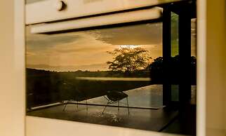 Yamu Hills Panoramic Ocean View 6 Bed Luxury Vila