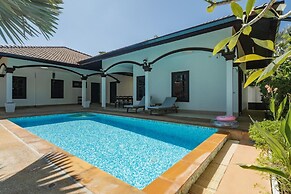 Kesorn Charming Authentic Thai Pool Villa Phuket