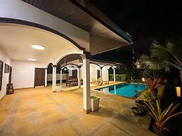 Kesorn Charming Authentic Thai Pool Villa Phuket