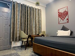 HOM House of MannMauji Riverside