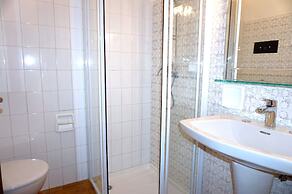 Nice Apartment With Shared Pool