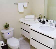 Suite Tangerine Classy Conveniently Located