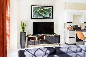 Suite Tangerine Classy Conveniently Located