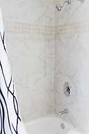 Suite Tangerine Classy Conveniently Located