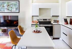 Suite Tangerine Classy Conveniently Located