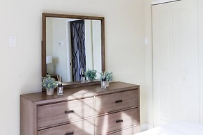 Suite Tangerine Classy Conveniently Located