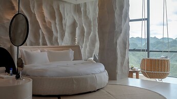 Z-Cliff Hotel