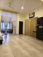 Holiday Highlight By Golden Castle Hotel