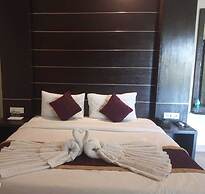 Holiday Highlight By Golden Castle Hotel