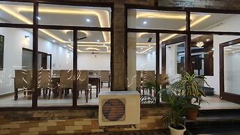 Holiday Highlight By Golden Castle Hotel