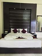 Holiday Highlight By Golden Castle Hotel