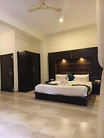 Holiday Highlight By Golden Castle Hotel