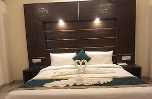 Holiday Highlight By Golden Castle Hotel