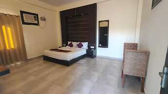 Holiday Highlight By Golden Castle Hotel