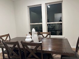 Balmoral Lakeside 5br 4ba House