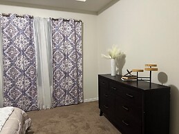 Balmoral Lakeside 5br 4ba House