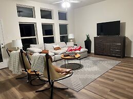 Balmoral Lakeside 5br 4ba House