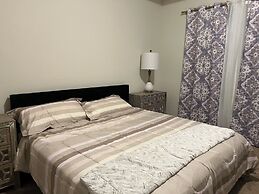 Balmoral Lakeside 5br 4ba House
