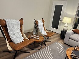 Balmoral Lakeside 5br 4ba House