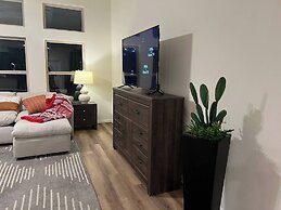 Balmoral Lakeside 5br 4ba House