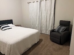 Balmoral Lakeside 5br 4ba House