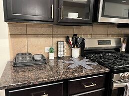 Balmoral Lakeside 5br 4ba House