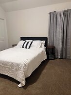 Balmoral Lakeside 5br 4ba House